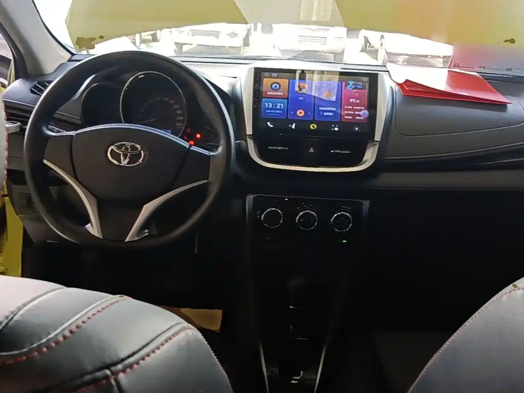 Toyota Yaris L — миниатюра 10