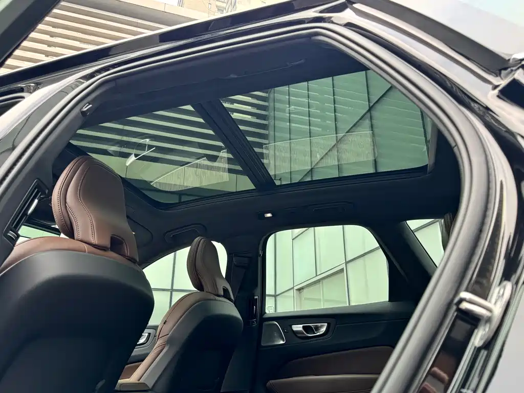 VOLVO XC60 PLUG IN HYBRID