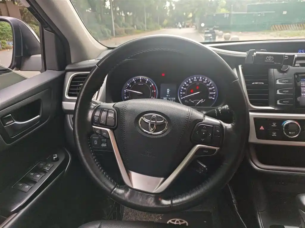 Toyota Highlander 2017 2.0T Luxury 7 мест