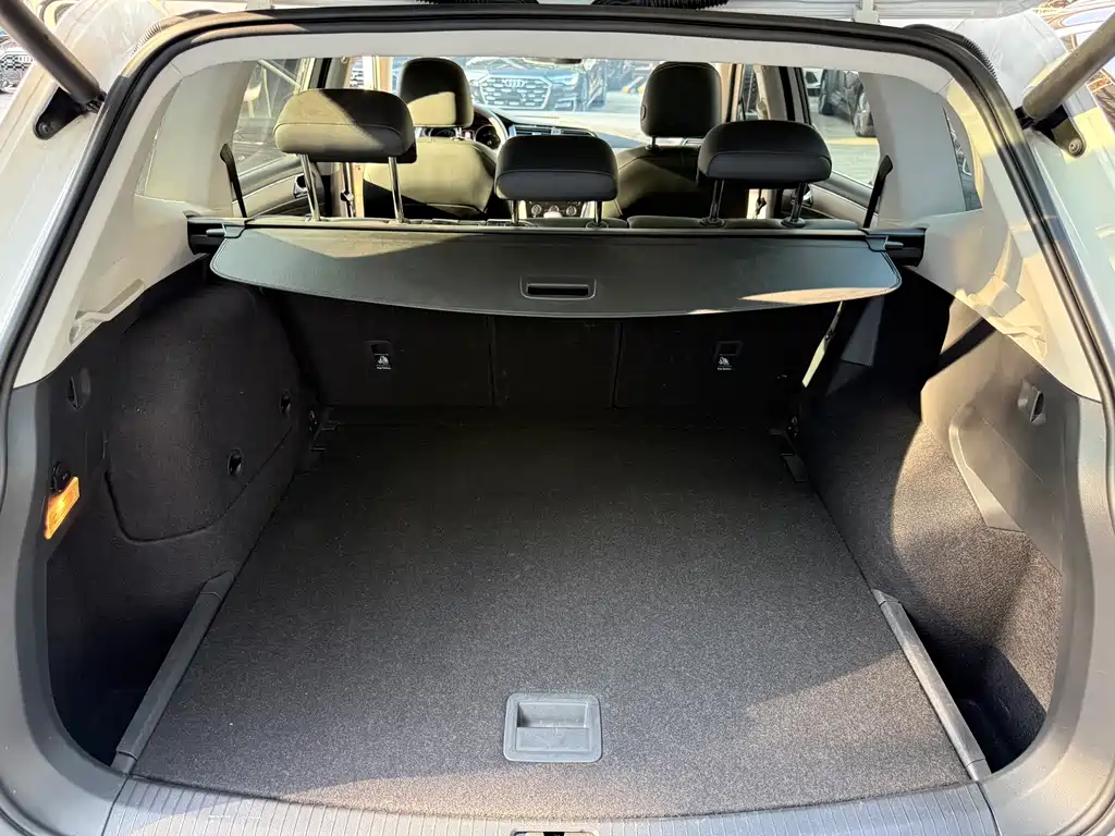 Volkswagen Tiguan L PHEV — миниатюра 8