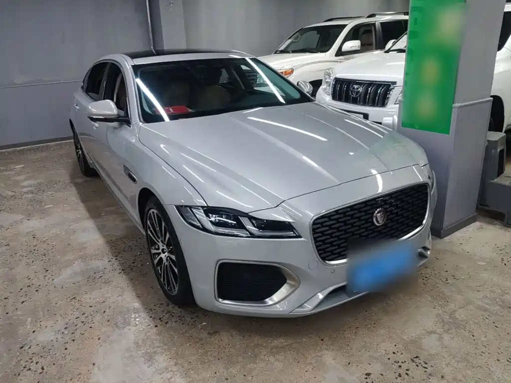 Jaguar XFL — миниатюра 4