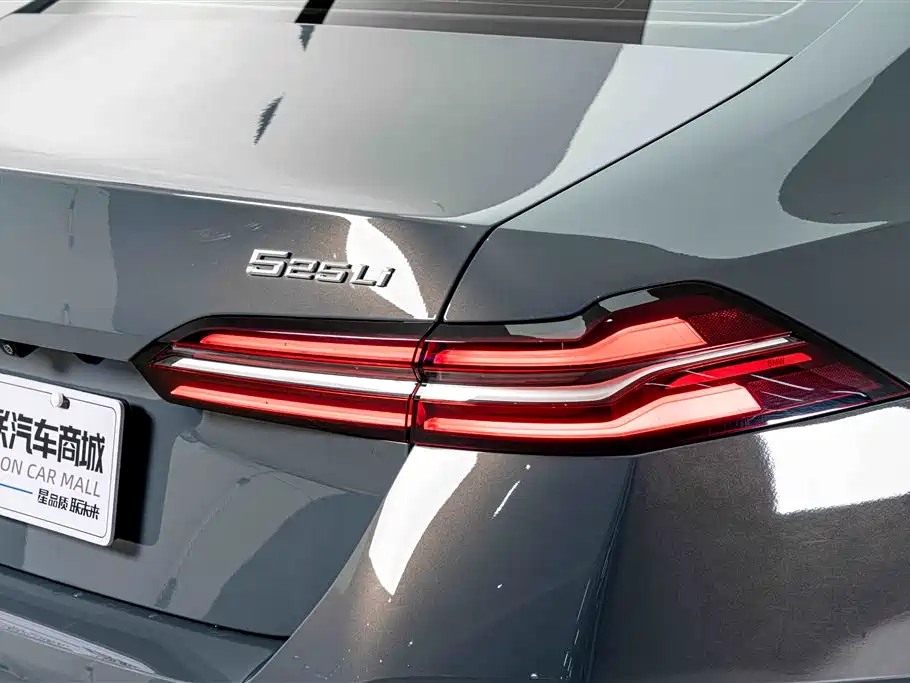 BMW 5 Series — миниатюра 8