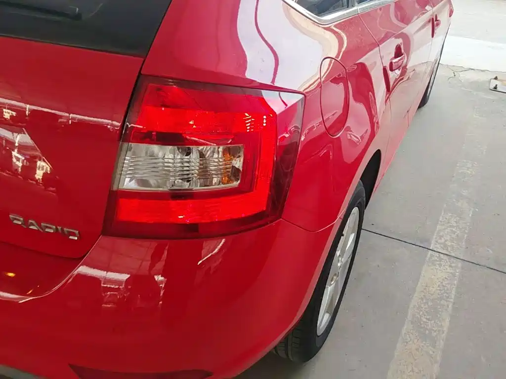 Skoda Rapid Spaceback — миниатюра 8