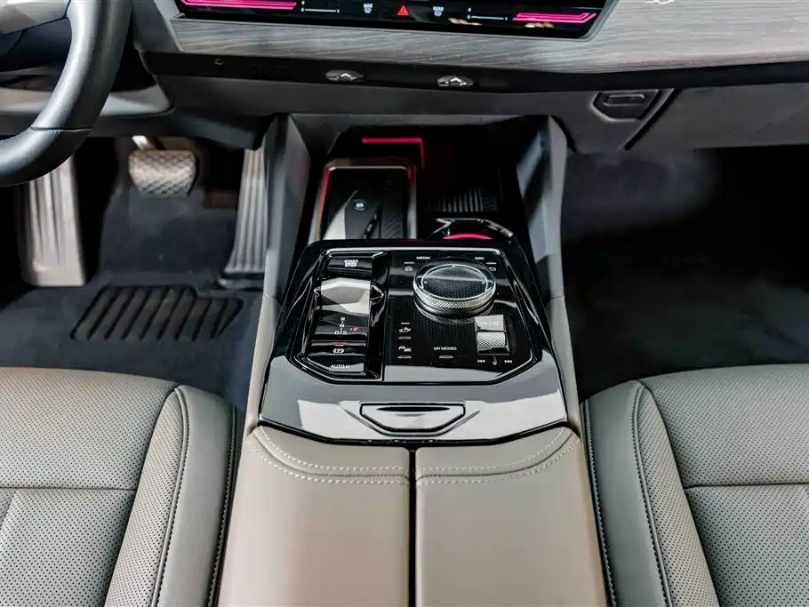 BMW 5 Series — миниатюра 12