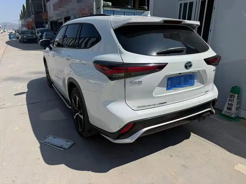 Toyota Crown Kluger — миниатюра 4