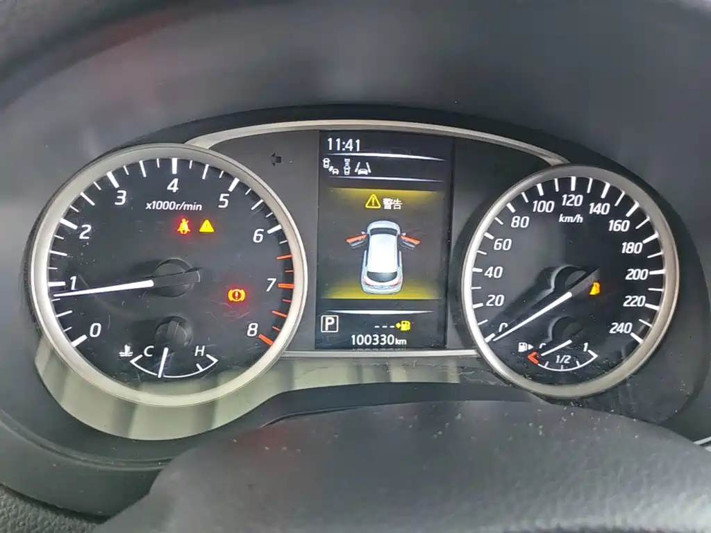 Nissan Tiida — миниатюра 12