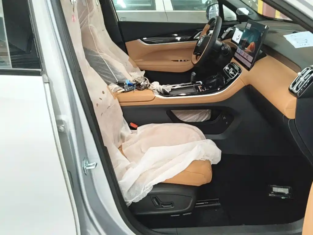 Geely Boyue L — миниатюра 25