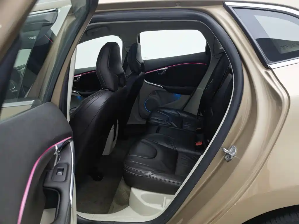 Volvo V40 — миниатюра 15