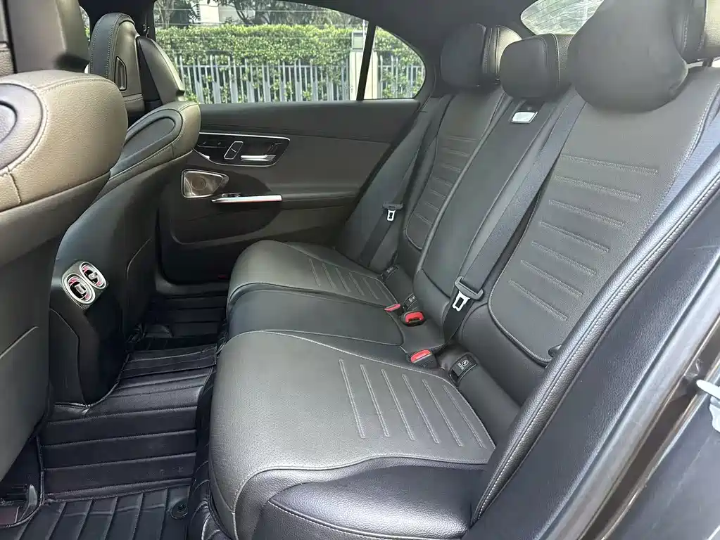 Mercedes-Benz C-Class — миниатюра 6
