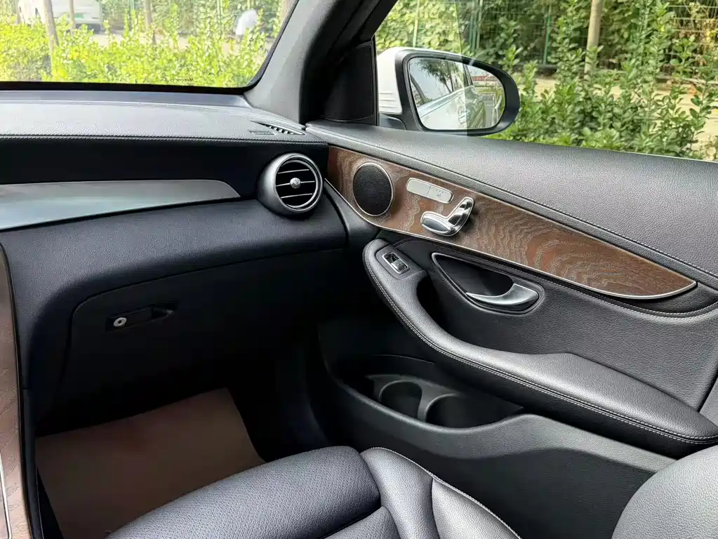 Mercedes-Benz GLC — миниатюра 12