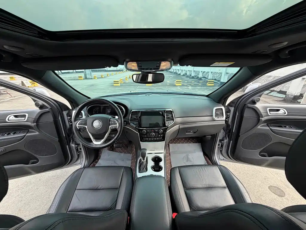 Jeep Grand Cherokee (Import) — миниатюра 10