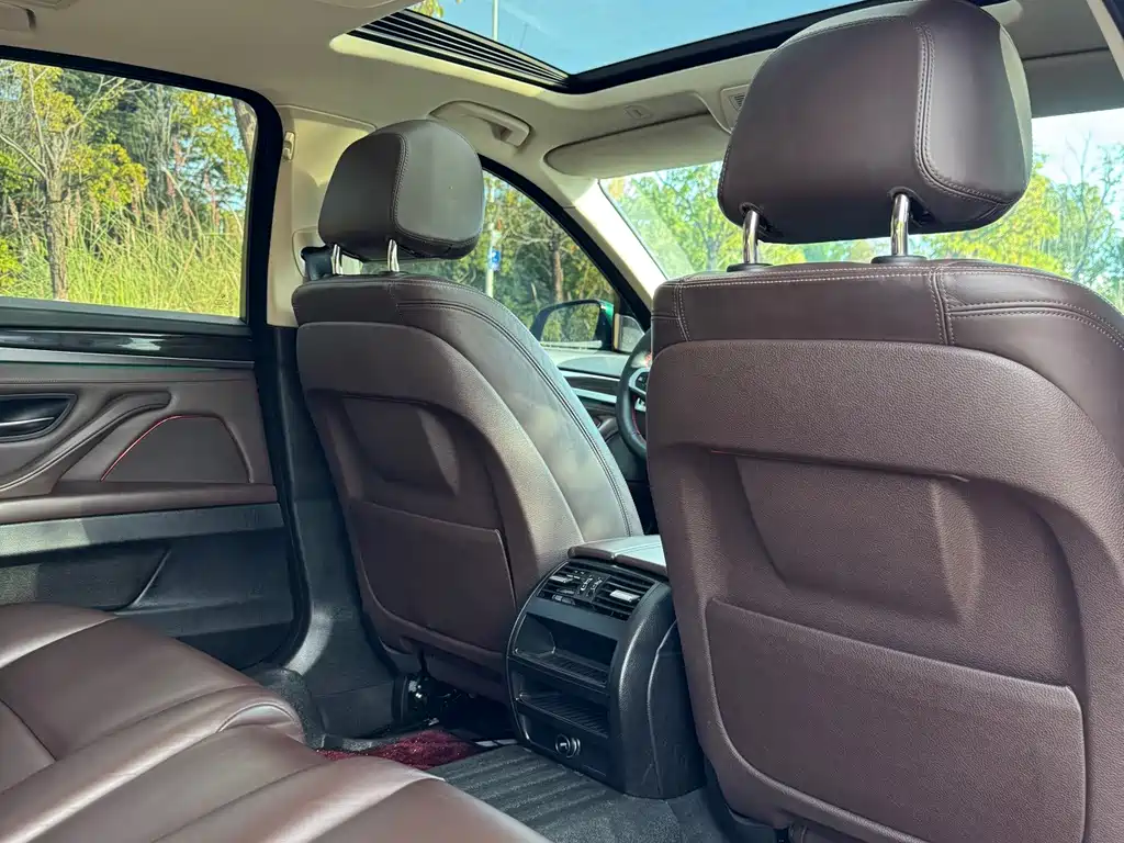 BMW 5 Series — миниатюра 12