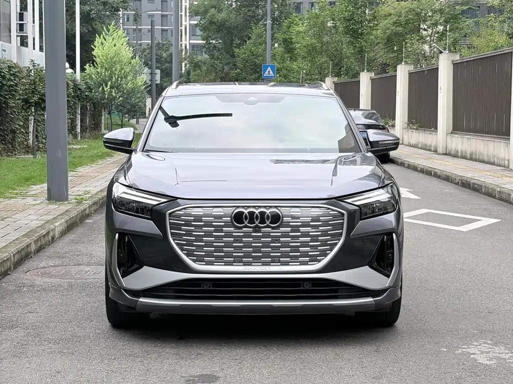 Audi Q4 e-tron — миниатюра 2