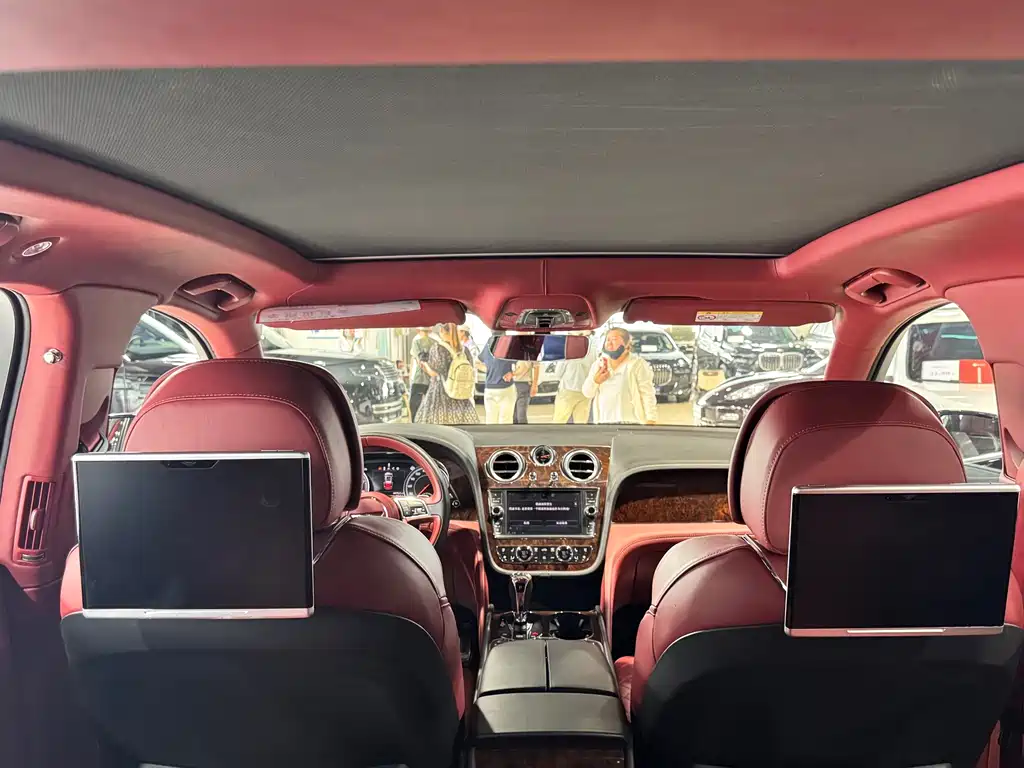 Bentley Bentayga — миниатюра 5