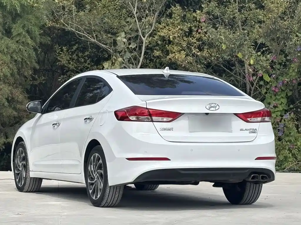 Hyundai Elantra — миниатюра 24