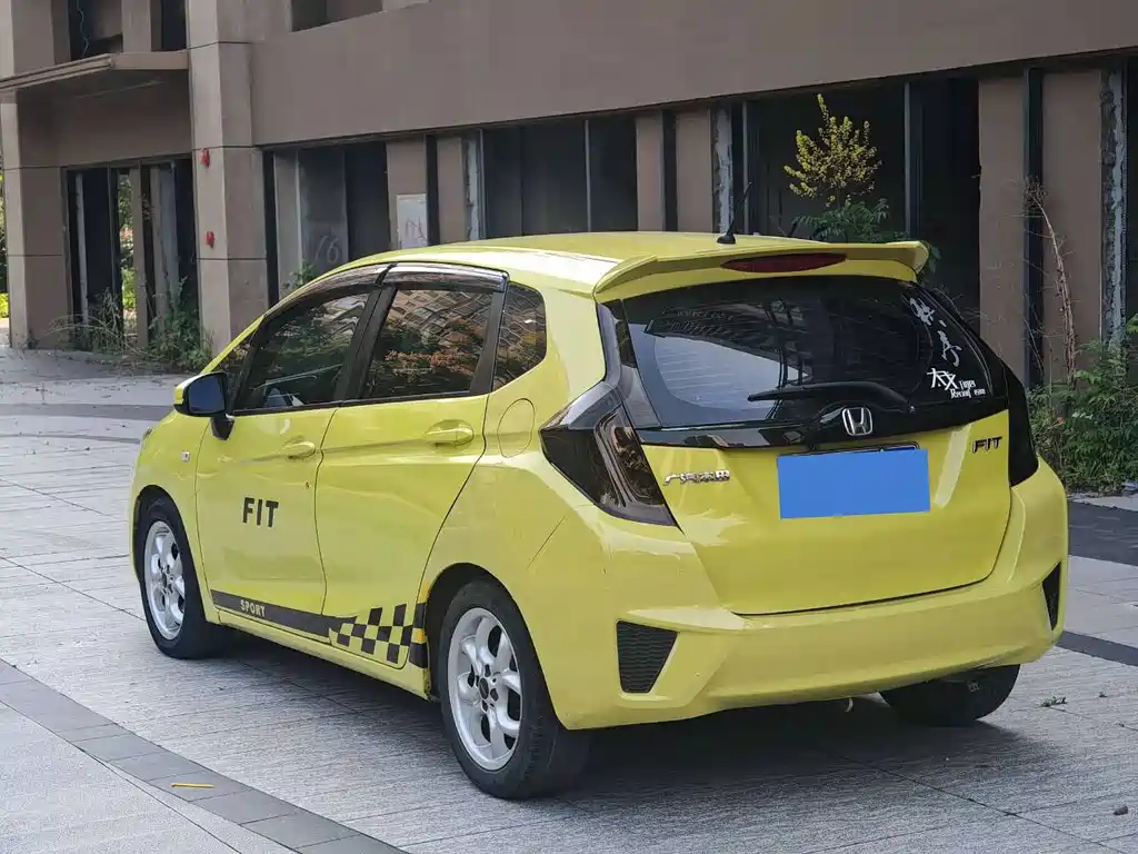 Honda Fit — миниатюра 7