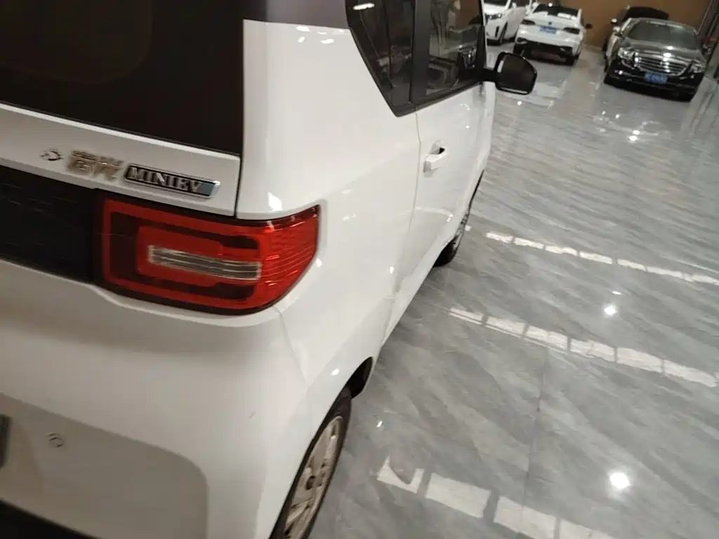 Wuling MINIEV — миниатюра 8