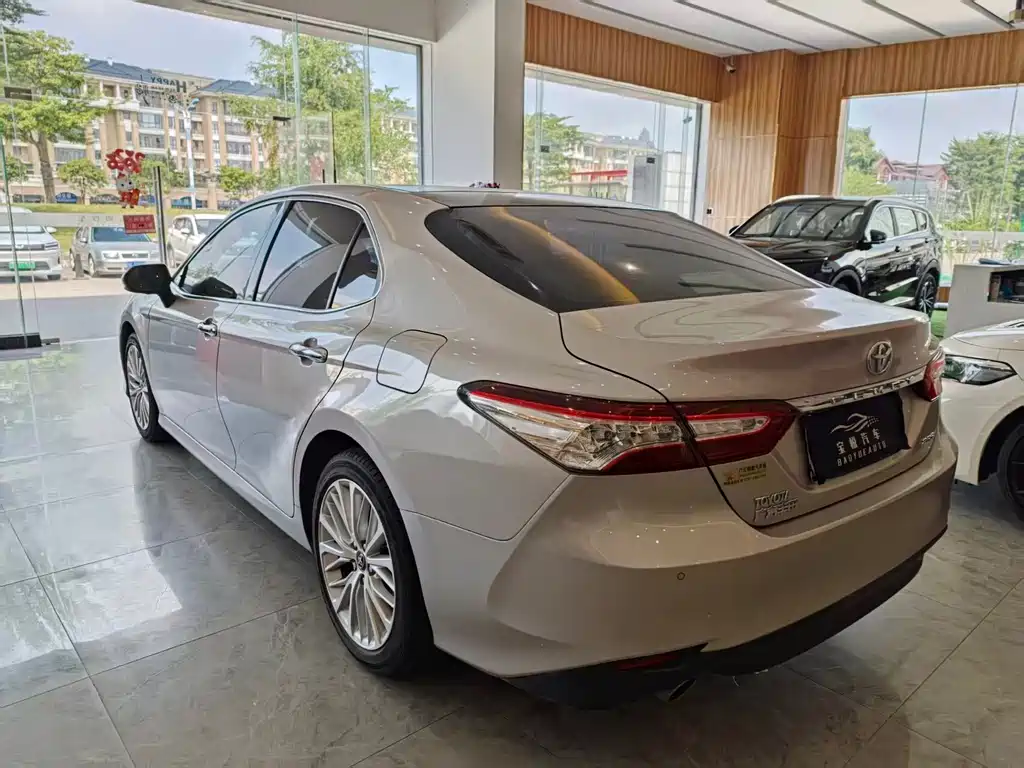 Toyota Camry — миниатюра 7