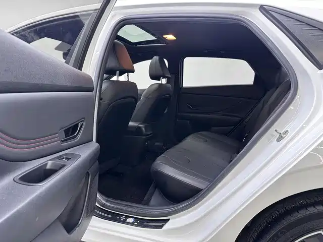 Hyundai Elantra — миниатюра 19