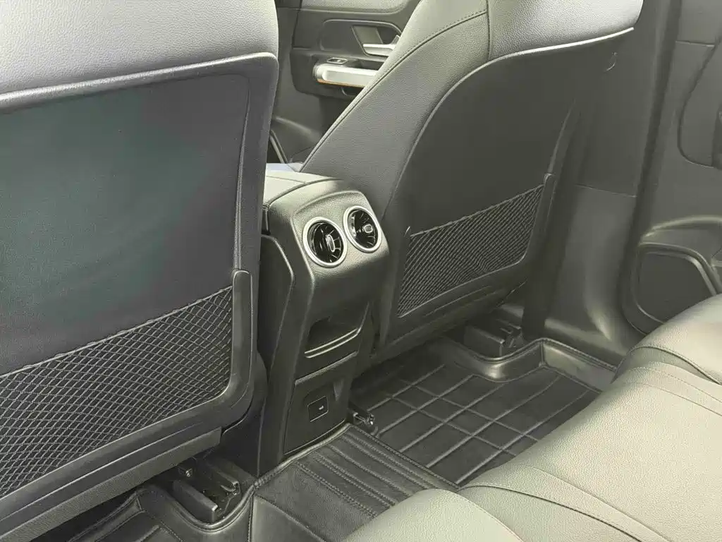 Mercedes-Benz GLB — миниатюра 8