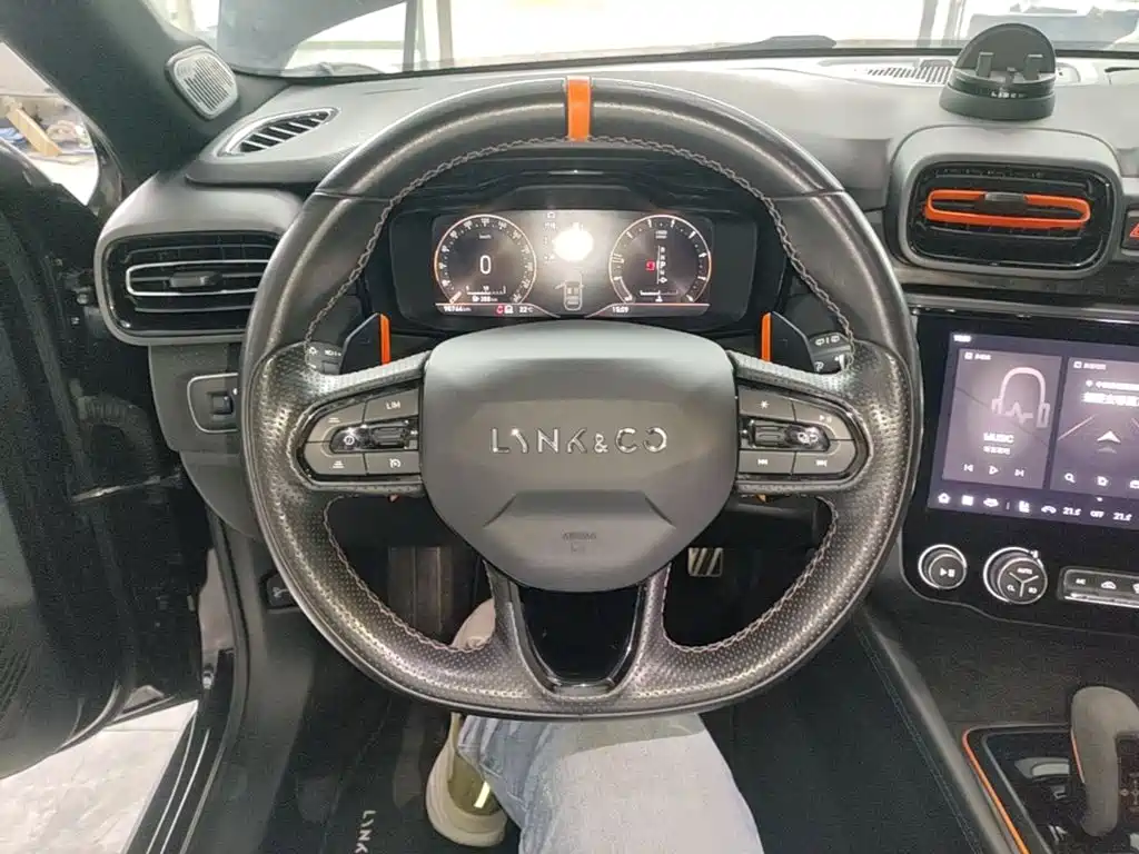Lynk & Co 02 Hatchback — миниатюра 11