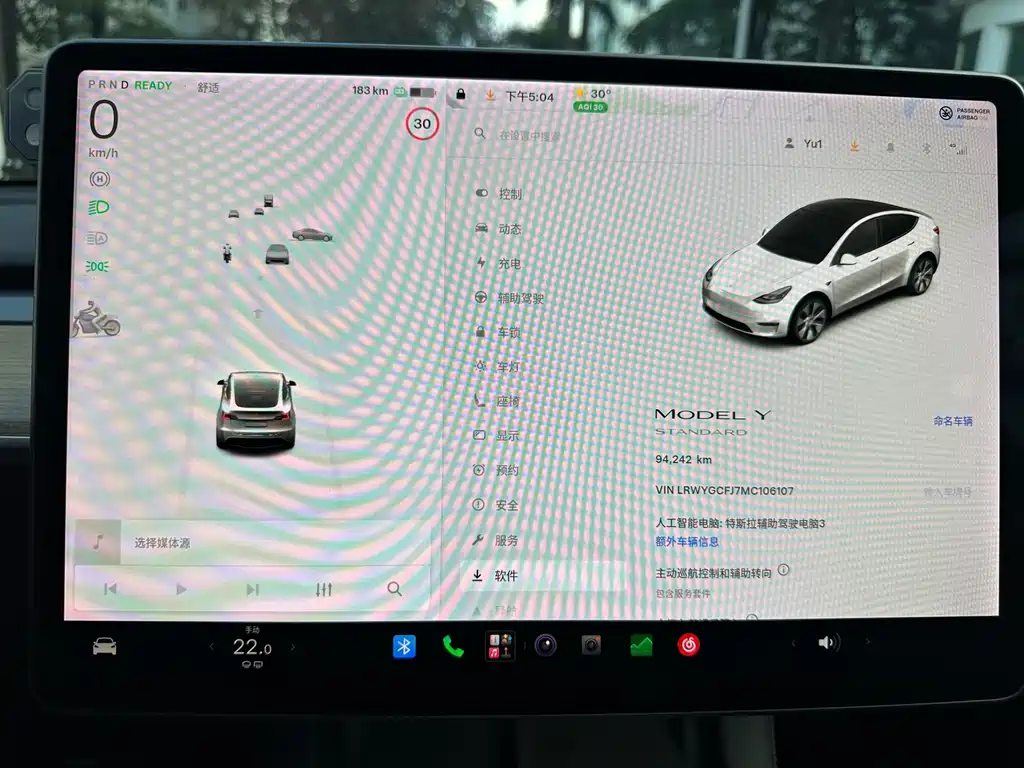 Tesla Model Y — миниатюра 20