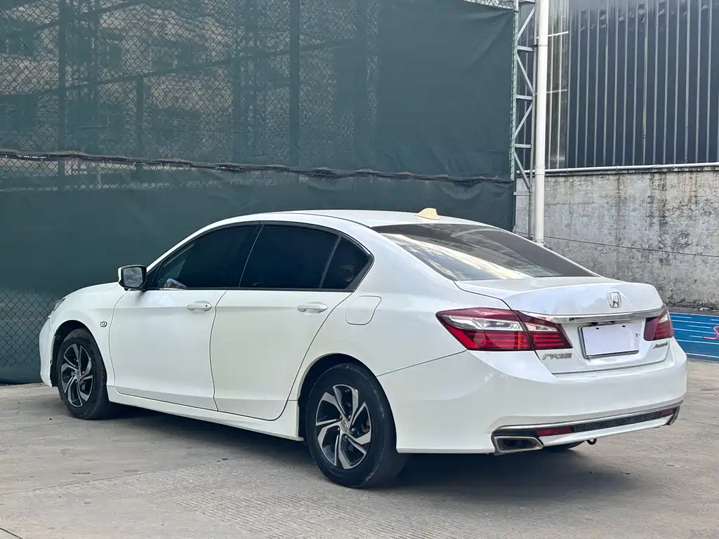 Honda Accord — миниатюра 7