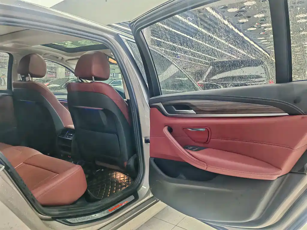 BMW 5 Series — миниатюра 14