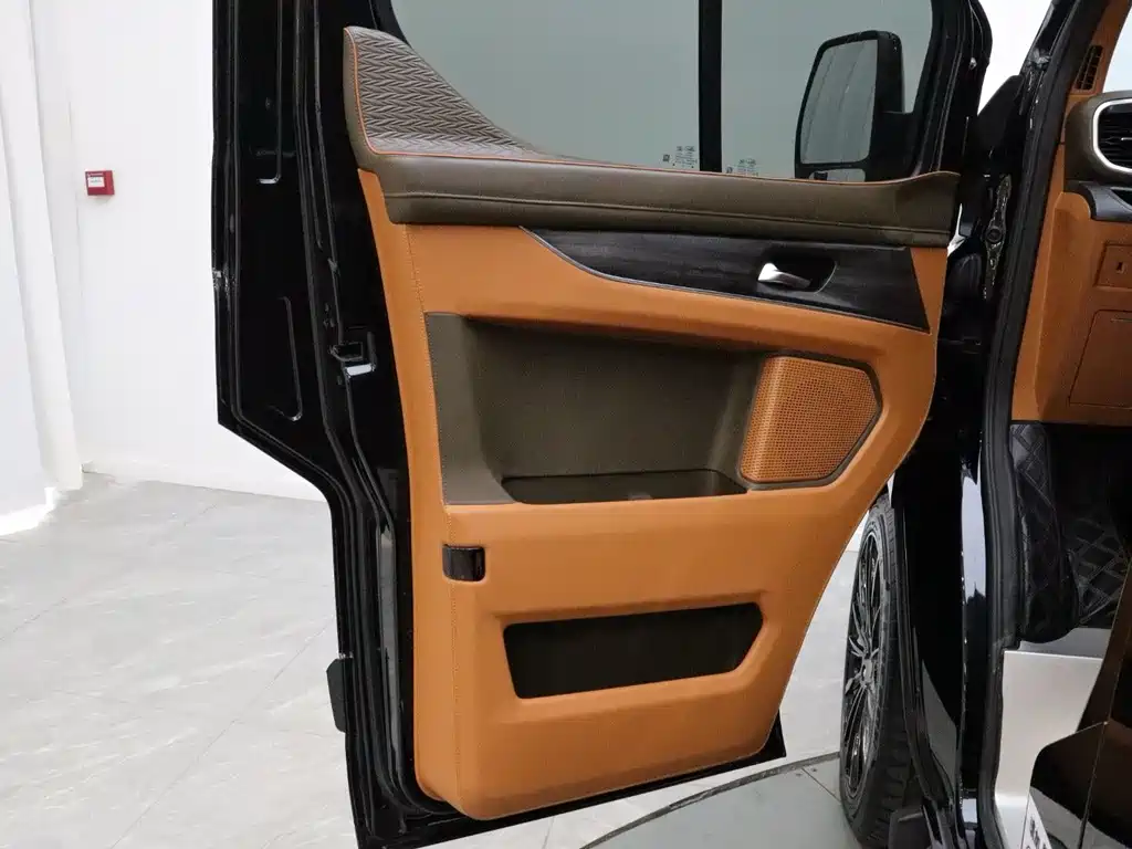 Ford Transit 2023 2.0T AT 5/6 мест