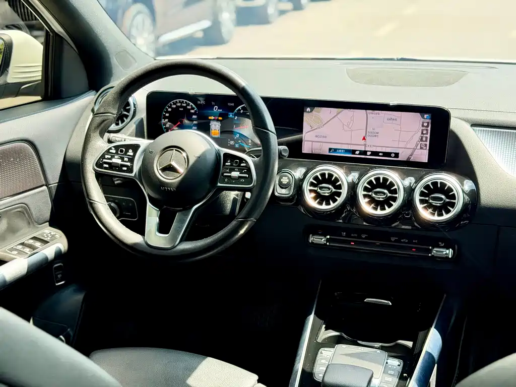 Mercedes-Benz GLA — миниатюра 16