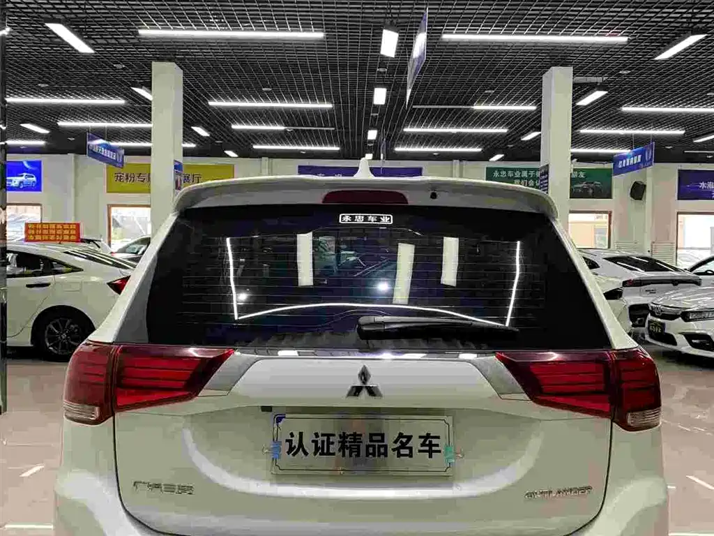 MITSUBISHI OUTLANDER