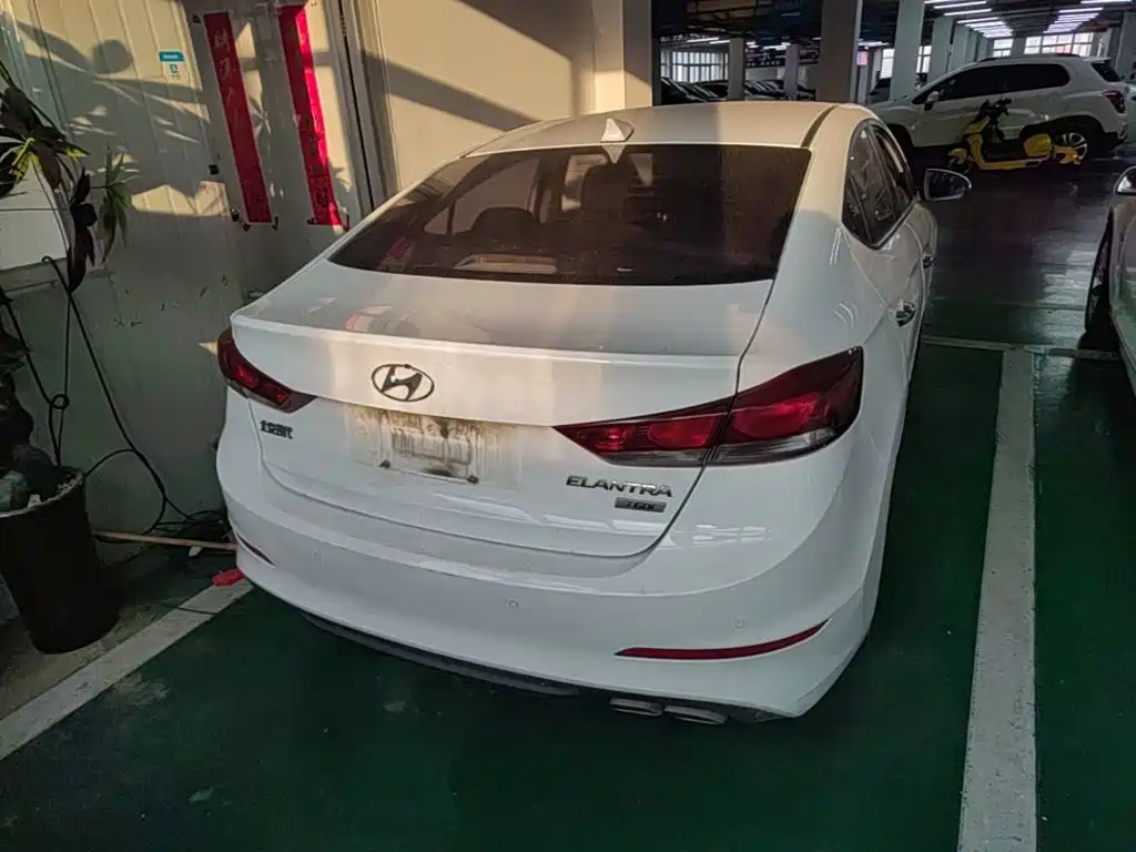 Hyundai Elantra — миниатюра 6