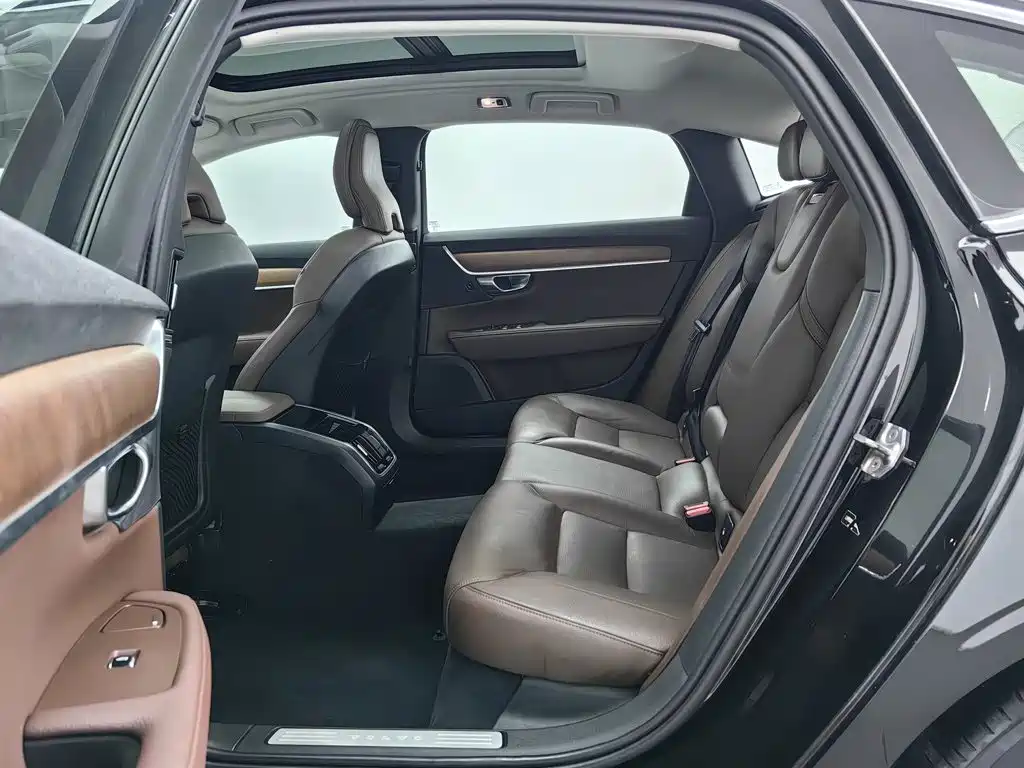 Volvo S90 — миниатюра 15