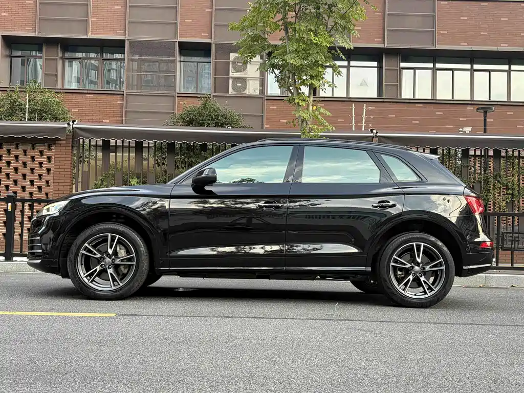 Audi Q5L — миниатюра 3