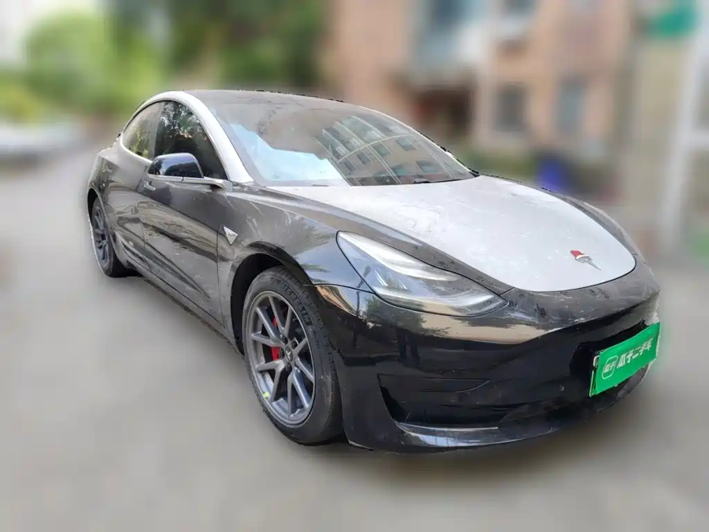 Tesla Model 3 — миниатюра 3