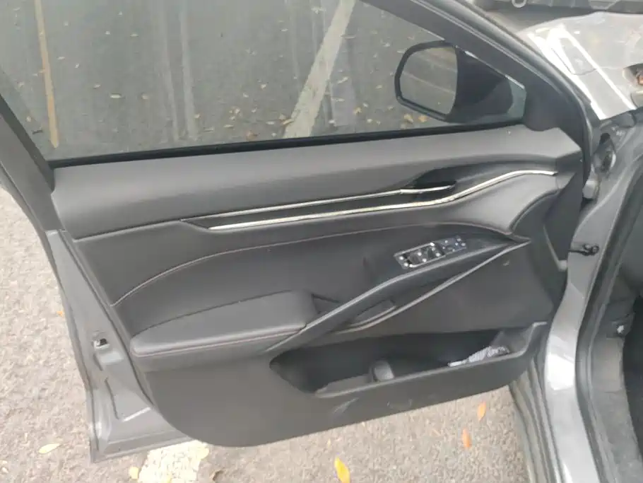 Ford Mondeo — миниатюра 7