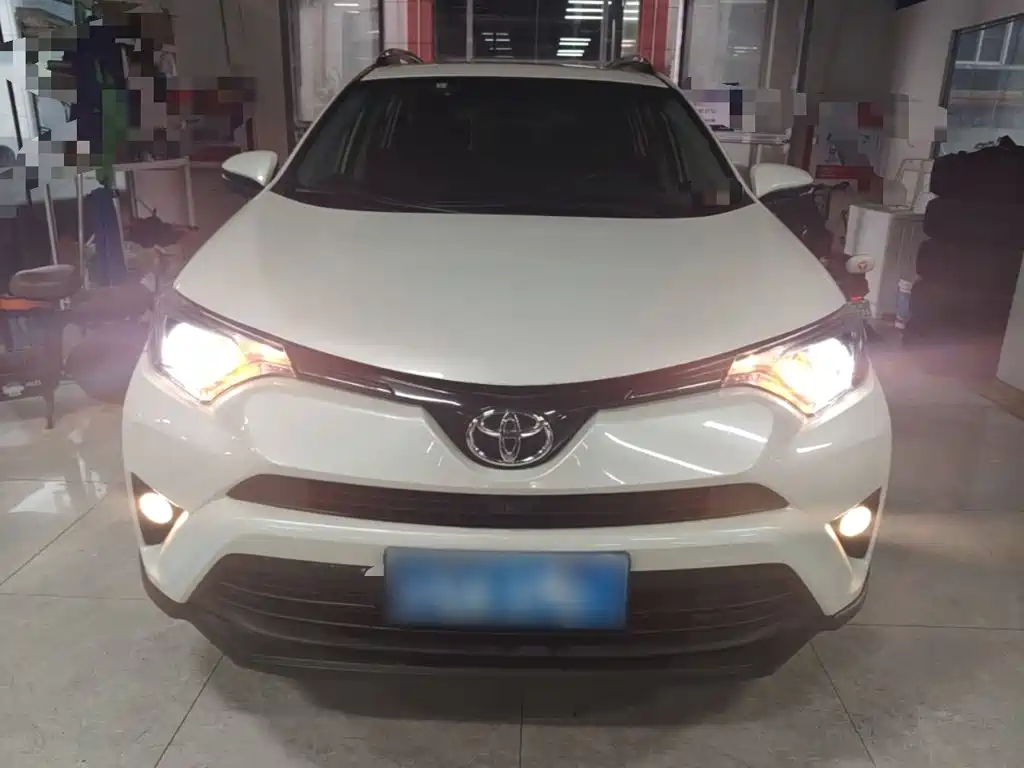 Toyota RAV4 — миниатюра 3