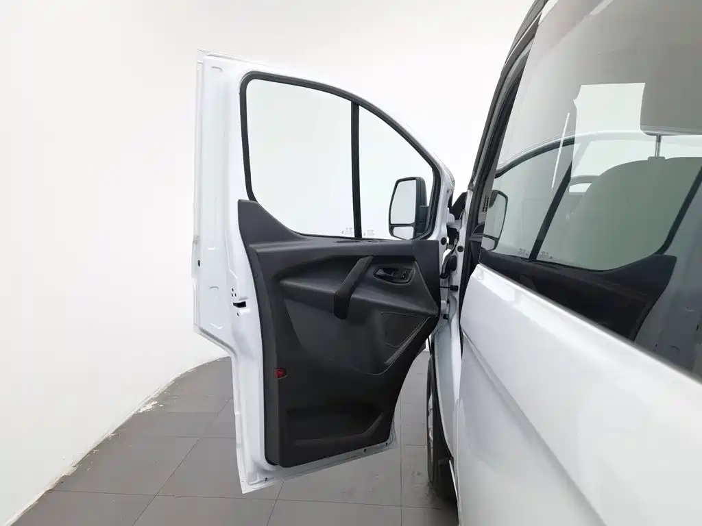 Ford Transit — миниатюра 8