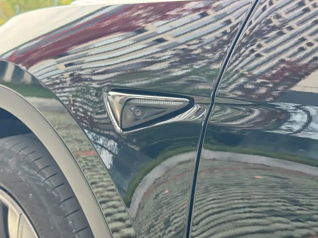 Tesla Model Y — миниатюра 11