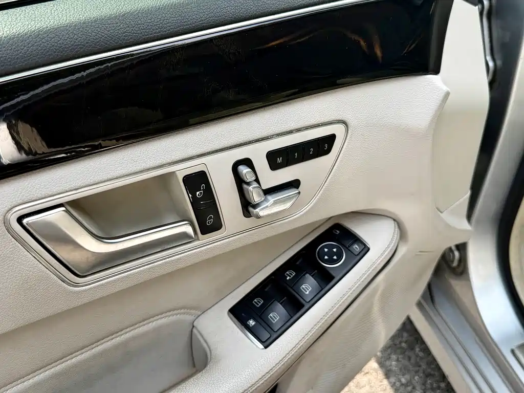 Mercedes-Benz E-Class — миниатюра 6