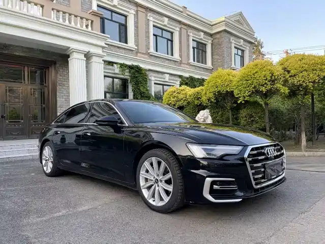 Audi A6L — фото 1