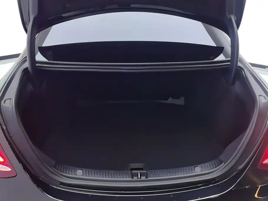 Mercedes-Benz E-Class — миниатюра 4