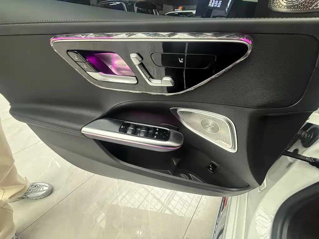 Mercedes-Benz C-Class — миниатюра 10