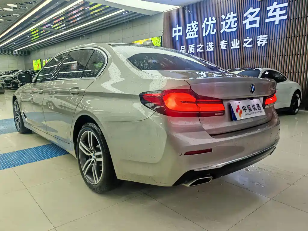 BMW 5 Series — миниатюра 17
