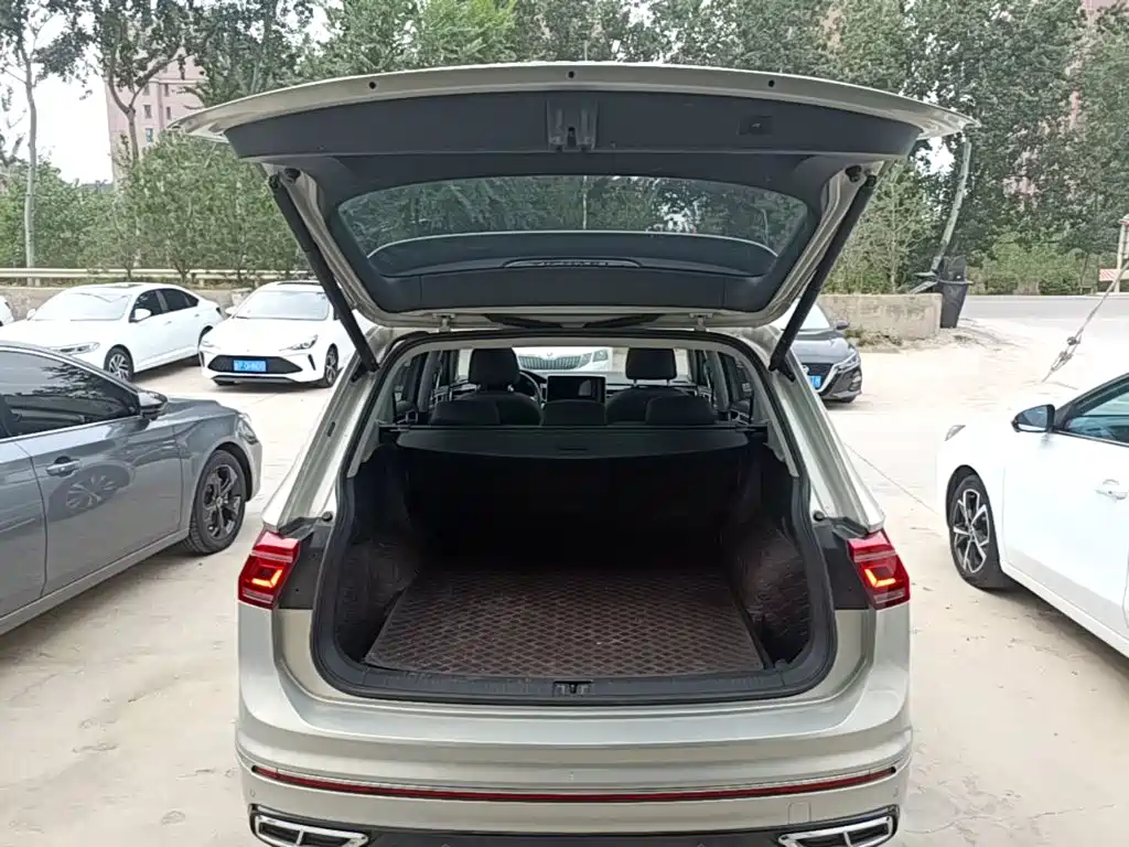 Volkswagen Tiguan L — миниатюра 19