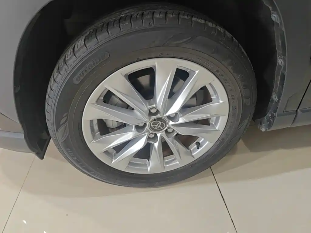 Toyota Corolla Cross — миниатюра 23