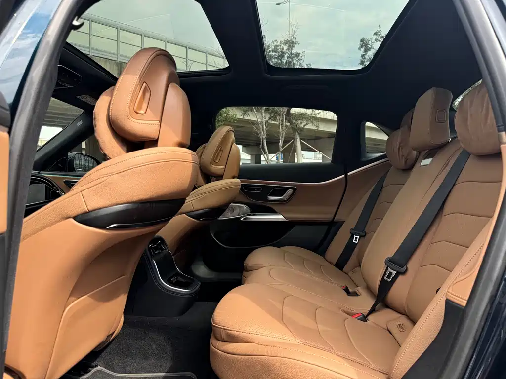 Mercedes-Benz E-Class — миниатюра 12