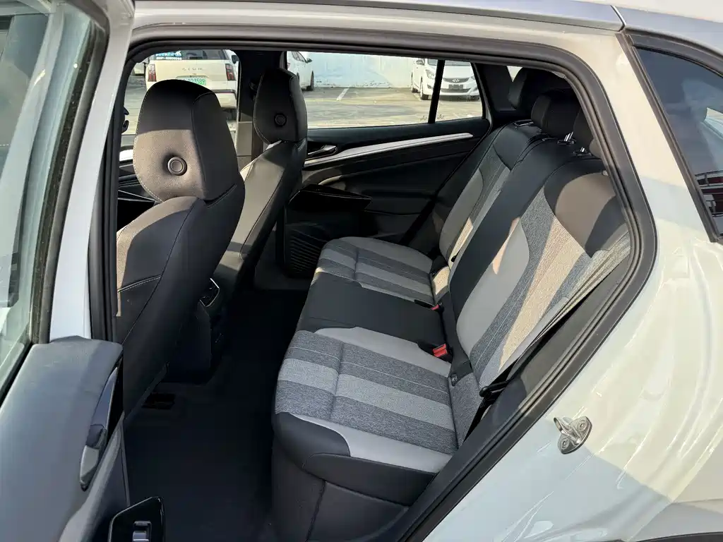 Volkswagen ID.4 Crozz — миниатюра 6