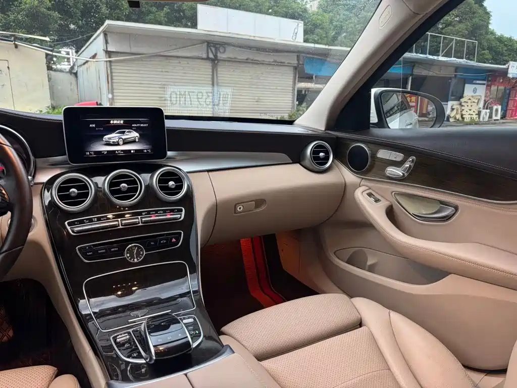 Mercedes-Benz C-Class — миниатюра 12