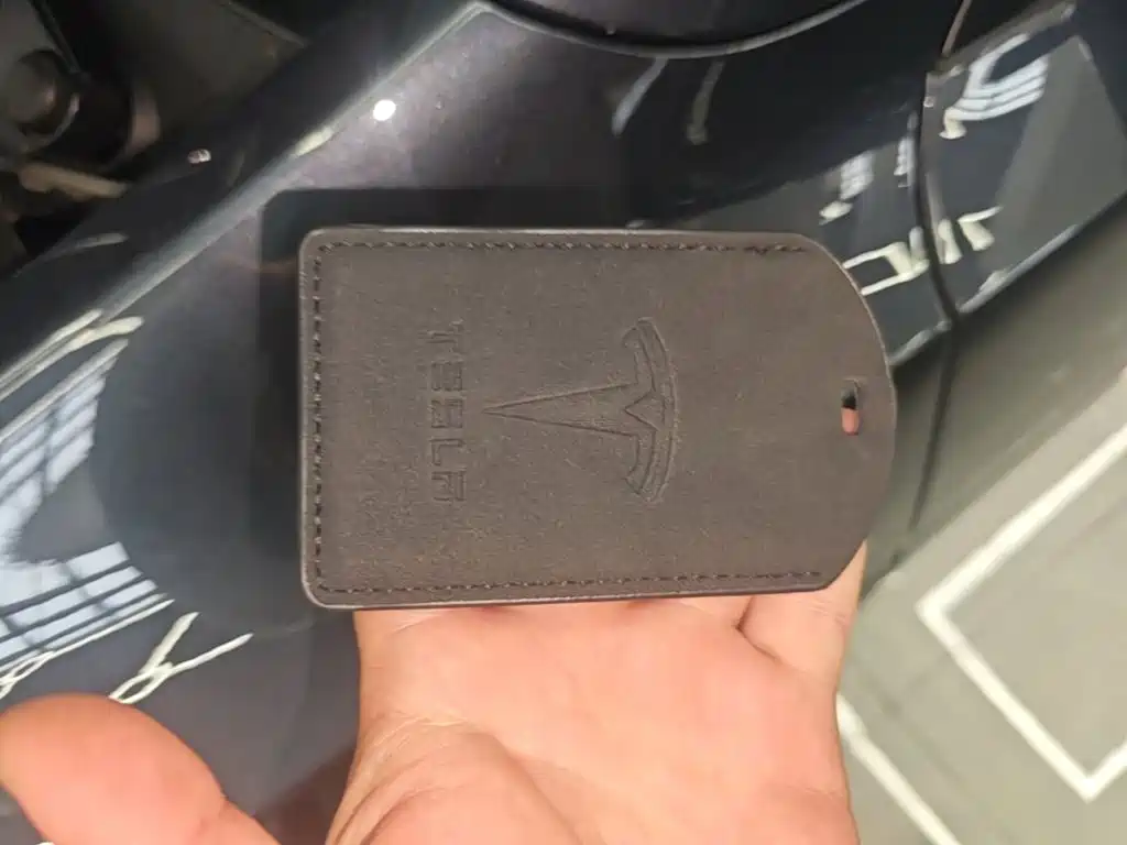 Tesla Model Y — миниатюра 9
